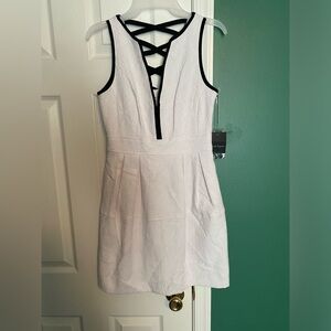 NEW Beautiful Nanette Lepore Madrid white Dress size 0